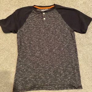 Men’s shirt sleeve tee shirt